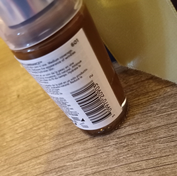 Revlon Illuminance Skin Care Liquid Foundation, Hyaluronic Acid, 601 Soft Nutmeg - Picture 12 of 14